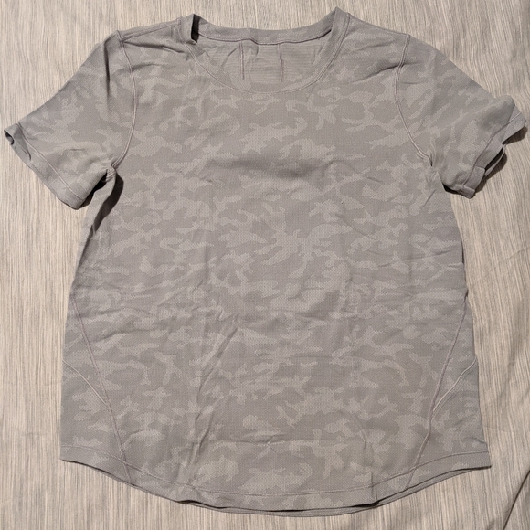 Lululemon long distance short sleeve - size 6